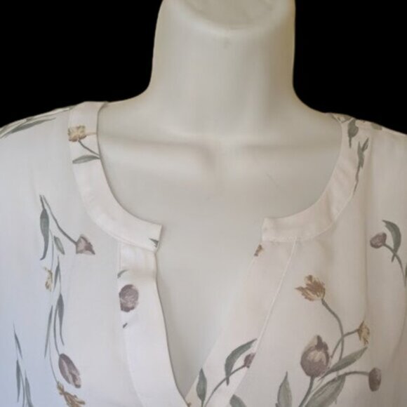 White Floral Blouse Top Size XXL New NWT - Picture 3 of 5